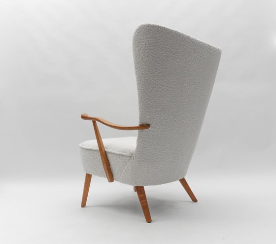 Image 1 of Grandi poltrone con schienale alto in tessuto bouclé bianco e braccioli ergonomici, anni '50