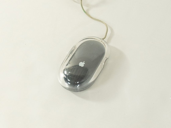 Image 1 of Power Mac G4 Cube et écran Studio 17 pouces, Apple, années 2000, vintage