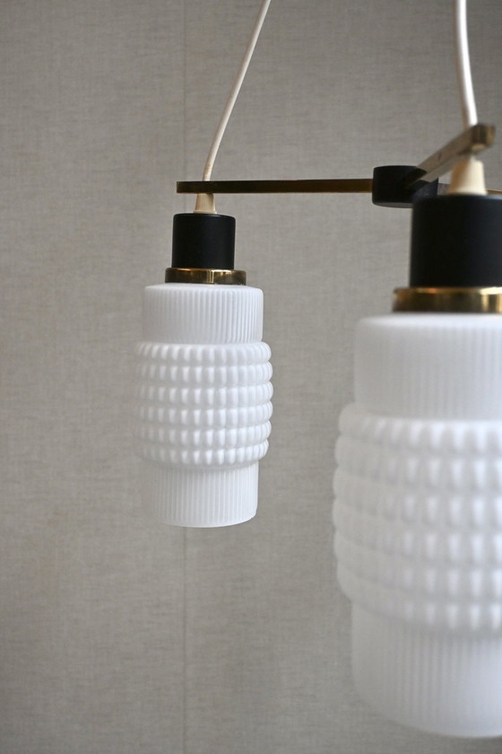 Image 1 of Lámpara colgante de los años 60, cristal opalino/latón/geometría