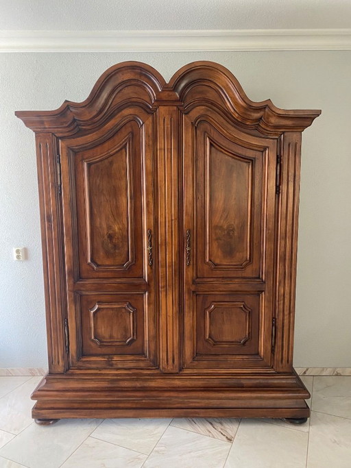 Hermoso armario antiguo