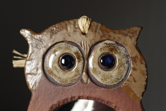 Image 1 of Vintage wandspiegel van geglazuurd aardewerk in de vorm van een uil.