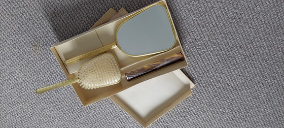 Image 1 of Ensemble de coiffeuse vintage, miroir à main, brosse et peigne.