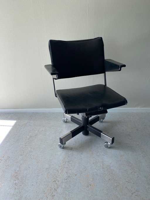 Sedia da tavolo Gispen 1637 di A.R. Cordemeijer