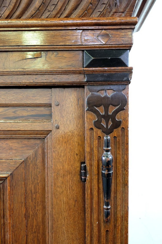 Image 1 of Gelderse Kussenkast, 17de eeuw, eikenhout. 