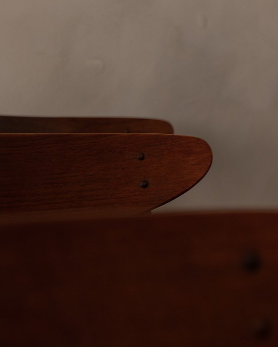 Image 1 of Ensemble de 6 chaises de salle à manger danoises style milieu du siècle · Teck et Skai noir