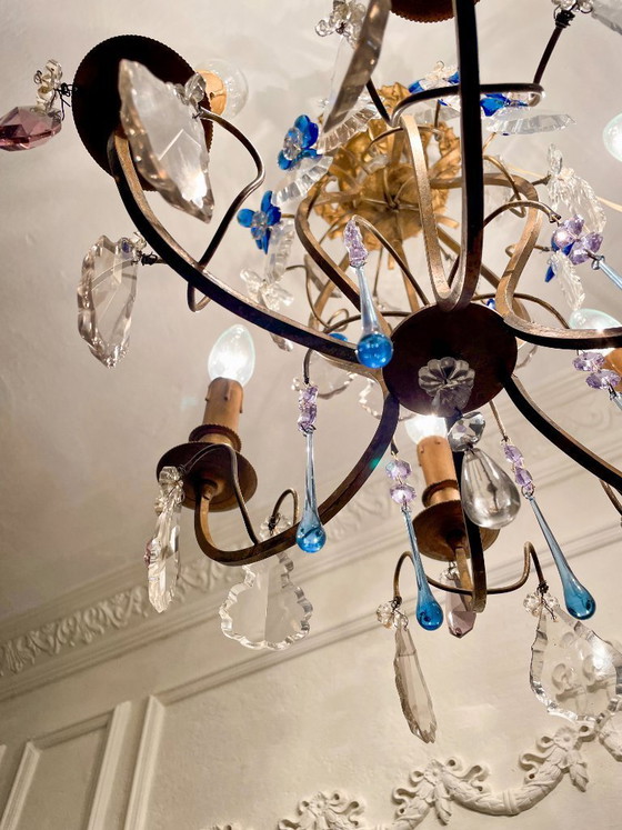 Image 1 of Lampadario antico a gabbia in bronzo dorato, con luce in cristallo di Murano color zaffiro.