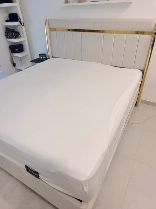 Boxspringbed in beige