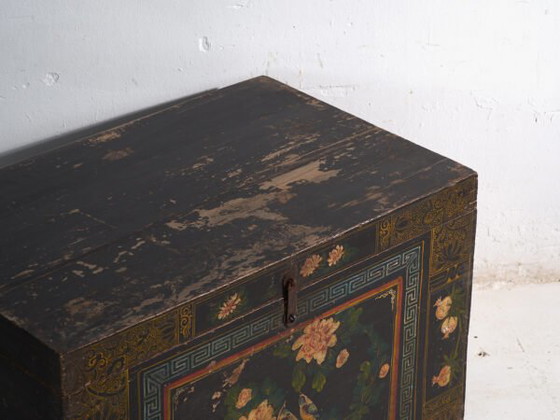 Baule antico dipinto in legno di pino – Cina, circa 1900 – Armadi contenitori, Iron (photo 22 of 40)