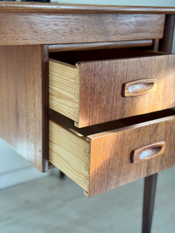 Image 1 of Scrivania danese vintage in teak degli anni '60
