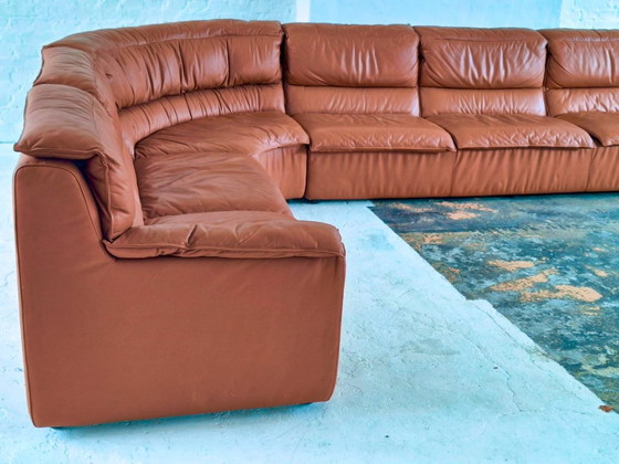 Grand ensemble de canapé d'angle modulaire italien en cuir cognac, années 1970 – Canapés modulables (photo 3 of 15)