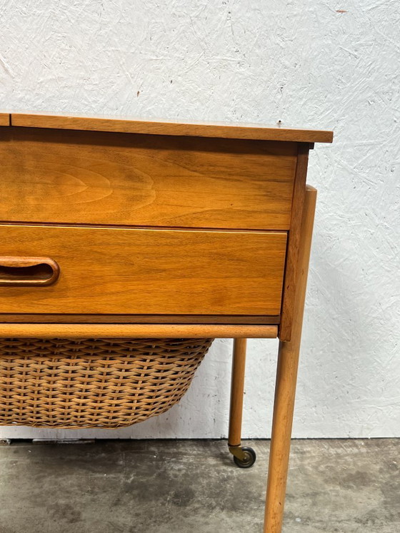 Image 1 of Vintage Deens Naaimeubel / Bijzettafeltje, 1960’s