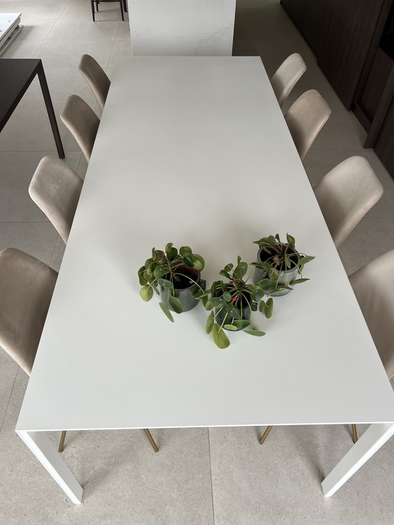 Image 1 of Weißer Esstisch