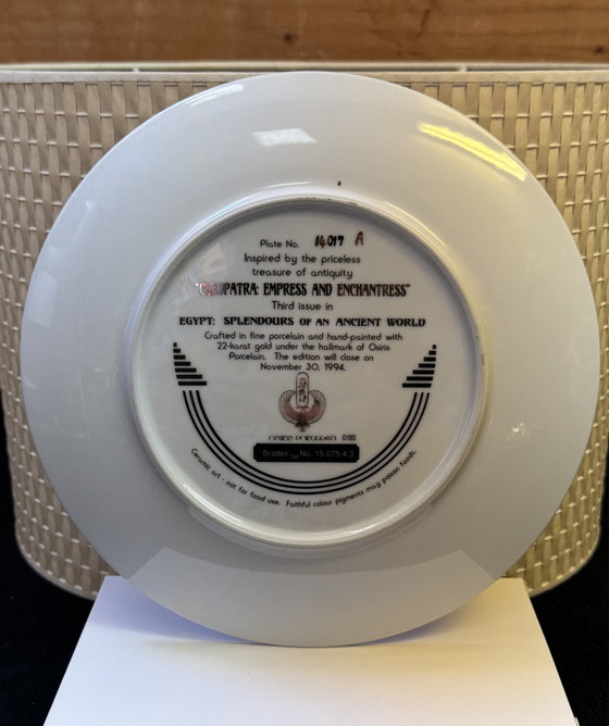 Image 1 of 𓂀 “Egypt: Splendors of an Ancient World” | 3D collector plates in 22-karat gold | Osiris Porcelain | Mint condition