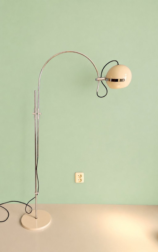 Vintage-Stehlampe – Bogenlampe mit Kugel | Cremeweiß – 1970er Jahre