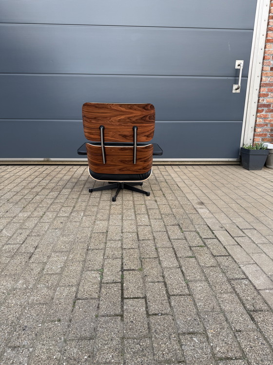 Image 1 of Poltrona lounge Vitra Eames XL + poggiapiedi, in pregiata pelle nera e palissandro Santos. NUOVA!!