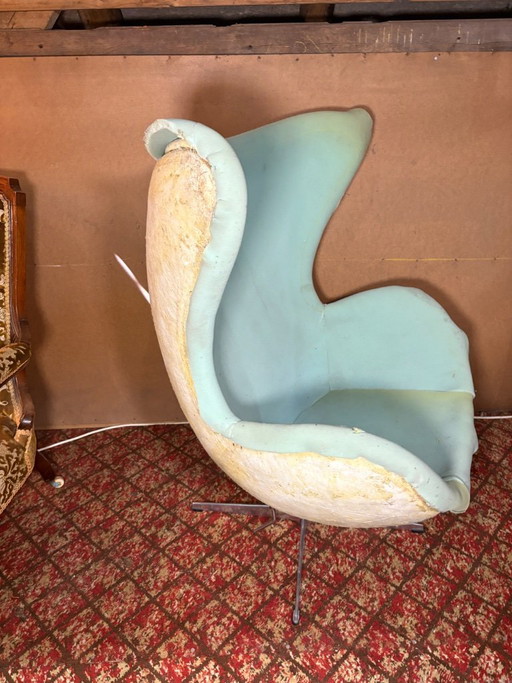 Poltrona Egg Chair Mid-Century Modern nello stile di Arne Jacobsen – Progetto di restauro Una fantastica poltrona Egg Chair Mid-