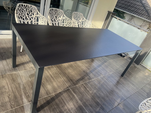 Solpuri Outdoor Tisch mit Keramikplatte