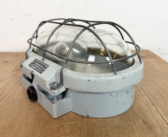 Image 1 of Aplique industrial de aluminio fundido con cristal transparente de Elektrosvit, años 70