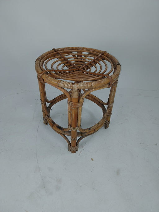 1 x 1950's Franse rotan kruk. 42cm hoog 40cm doorsnede 