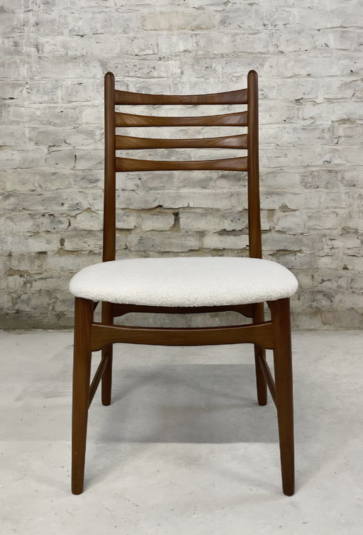 2 Teakholzstühle aus der Mitte des 20. Jahrhunderts, entworfen von Georg Leowald.