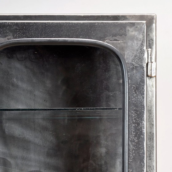 Image 1 of Armoire médicale vintage, années 1970