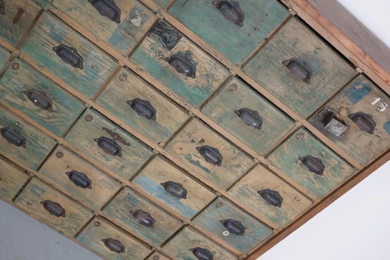 Image 1 of Gran armario industrial francés de madera de pino pintada para guardar artículos de ferretería, década de 1950