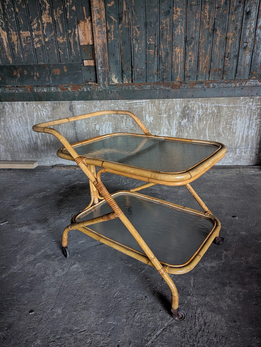 Carrello di servizio vintage in rattan 1970