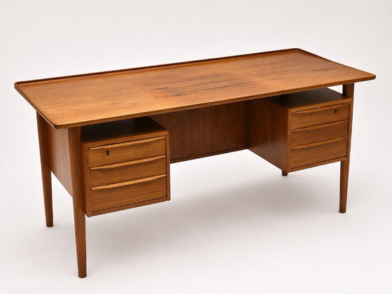 Escritorio danés antiguo de teca, diseñado por Peter Løvig Nielsen para Løvig, década de 1960. – Wood (photo 2 of 14)