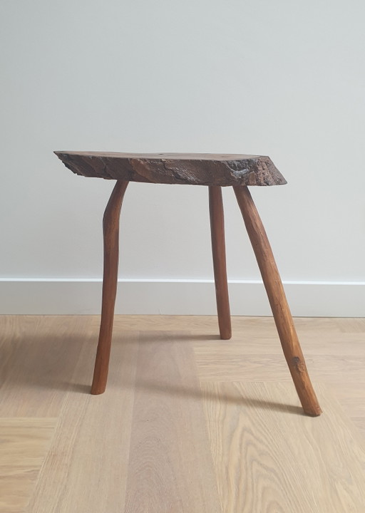 Tavolino/sgabello a tre gambe in stile brutalista vintage, ricavato da un tronco d'albero - anni '60/'70 - Francia