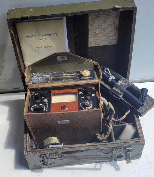 Vintage Geigerzähler DP-75, polnischer Militärstrahlungsdetektor, Original aus der Zeit des Kalten Krieges
