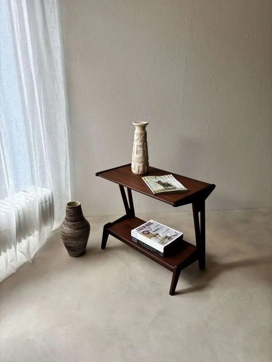 Image 1 of Tavolino laterale in teak dalla forma organica degli anni Sessanta