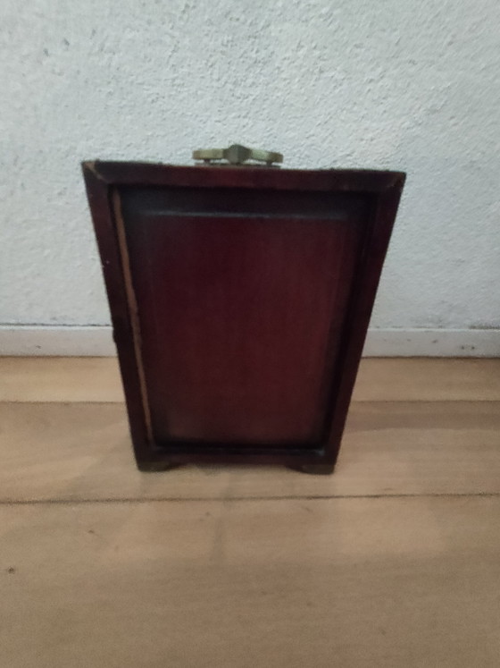 Joyero chino antiguo – Madera de palisandro y paneles de jade tallados a mano – Objetos decorativos, Brass (photo 9 of 12)