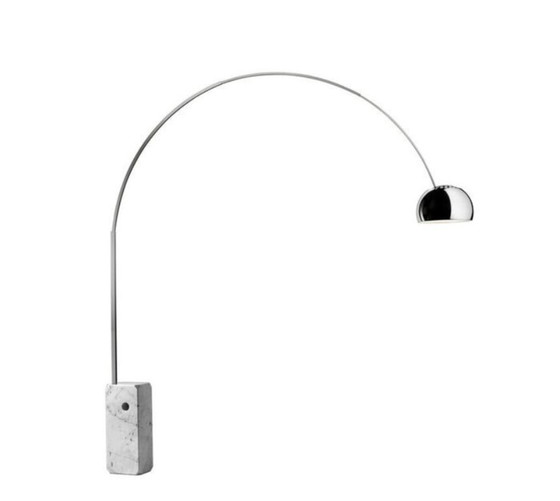 Image 1 of Flos - Achille und Pier Giacomo Castiglioni (1962) - Lampe - Arco - Carrara-Marmor Flos - Achille und Pier Giacomo Castiglioni