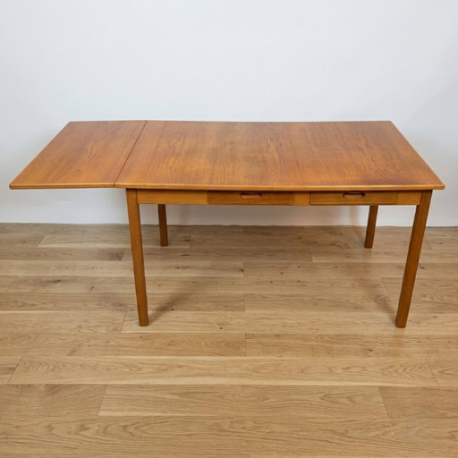 Mesa de comedor escandinava vintage con extensión, con sello Garnas - Suecia - década de 1960.