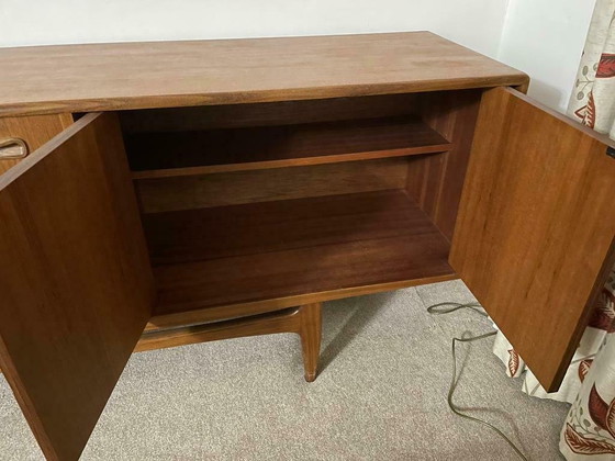 Buffet bas en teck par Victor Wilkins pour G-Plan, 1962 – Mid Century Modern (photo 2 of 7)