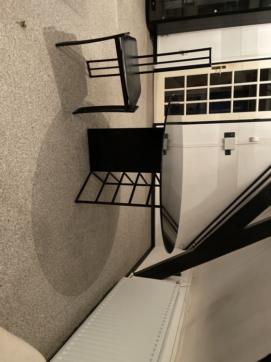 Image 1 of Zwarte (4) design stoelen met ronde tafel