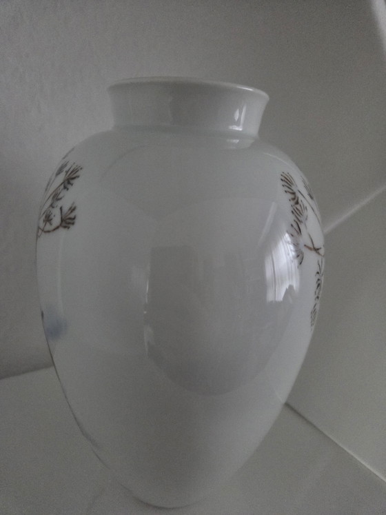 Hand-Painted Heinrich & Co. Porcelain Vase with Stoat Motif (20 cm) (photo 4 of 6)