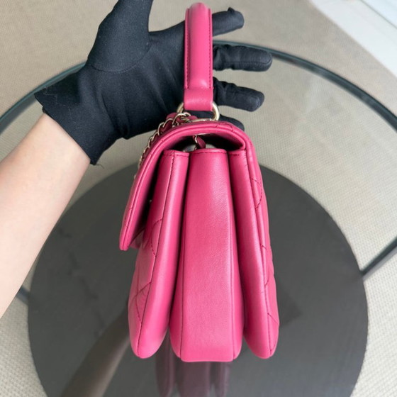 Image 1 of Borsa Chanel Trendy CC piccola - Pelle di agnello trapuntata rosa acceso con finiture dorate, serie 24