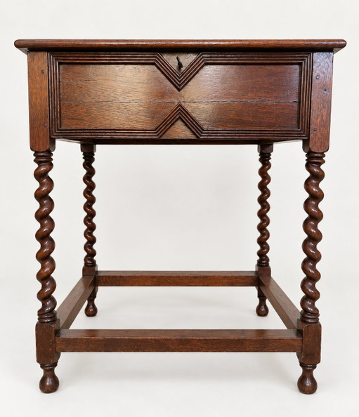 Antieke Sidetable in Jacobijnse Stijl met Barley Twist Poten