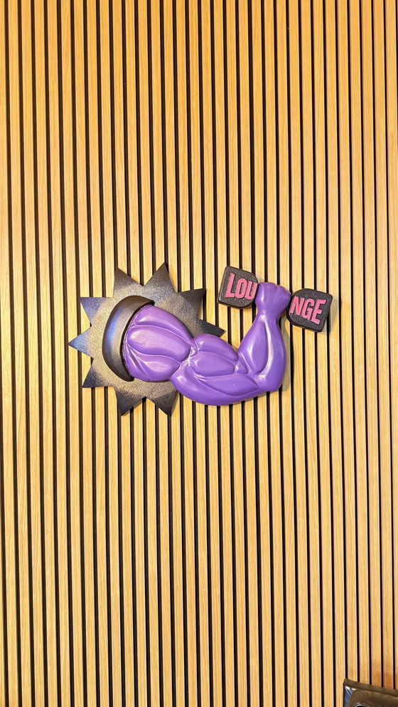 Image 1 of 3D Lounge Schild Bild Muskel Arm von Rotan Hunt