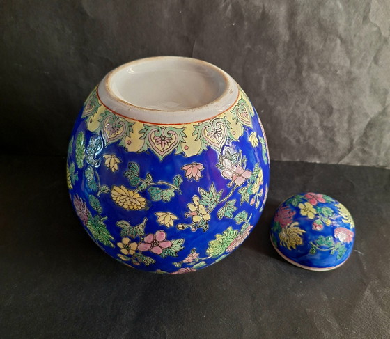 Image 1 of Grande vaso da zenzero cinese decorato in policromia con coperchio. Vintage.