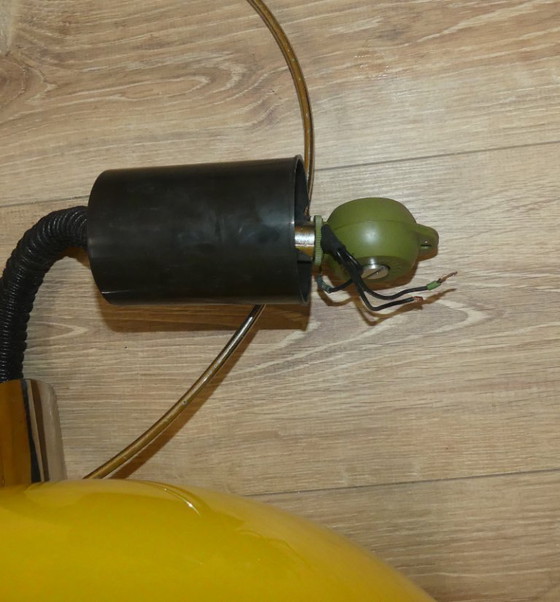 Image 1 of Lampada a sospensione degli anni '70 lampada a soffitto a sospensione Ø40cm plastica gialla/cromo