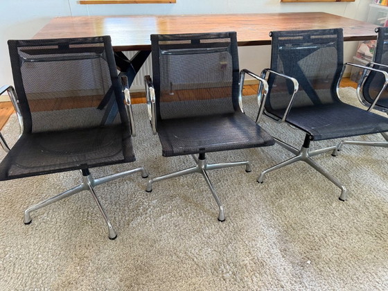 Image 1 of Chaise Vitra Eames EA 108 Noir Netweave – Chrome (Lot de 4)