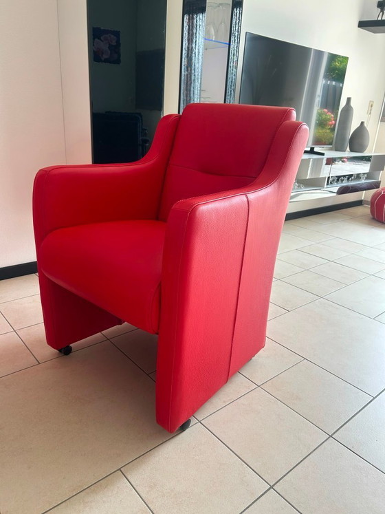 Image 1 of Glass dining table and red chairs (on wheels) by Eijerkamp