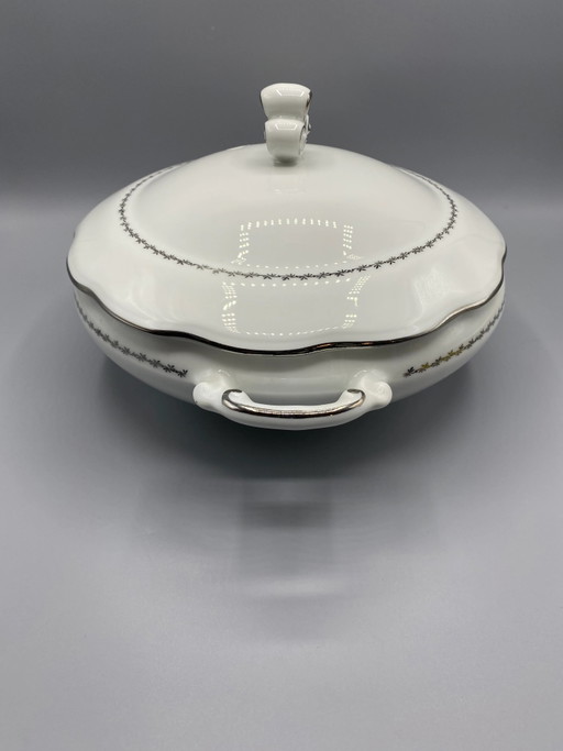 SEP France Sélection Covered Porcelain Vegetable Dish – Silver Frieze Decor – decoratieve objecten (photo 2 of 7)
