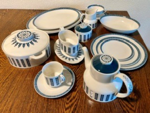 Servizio da tavola vintage in porcellana Royal Doulton "Moonstone".