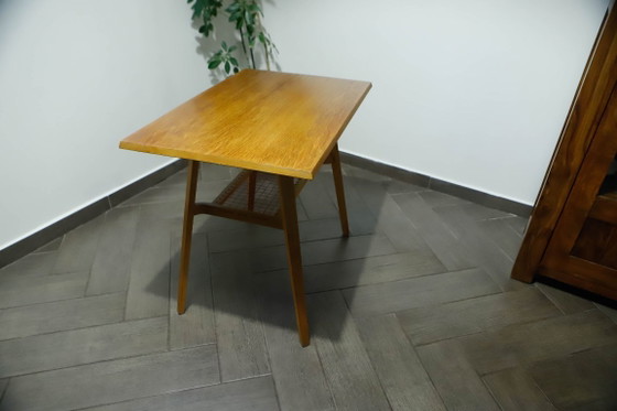 Image 1 of Mesa retro estilo Bruselas con estante tejido rojo – Dřevopodnik Holešov