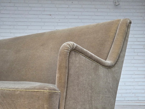 Image 1 of Divano danese a 4 posti, anni '60, in velluto verde chiaro originale.