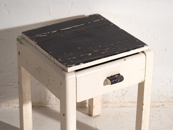 Comodino vintage in legno di pino, Europa Centrale, circa 1950, Comodini, Nero, Rustic (foto 2 di 6)