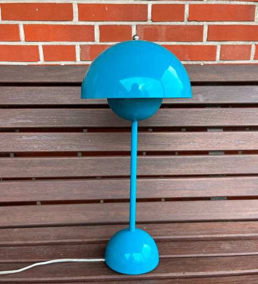 &Tradition Flowerpot VP3 Table Lamp Petrol Blue